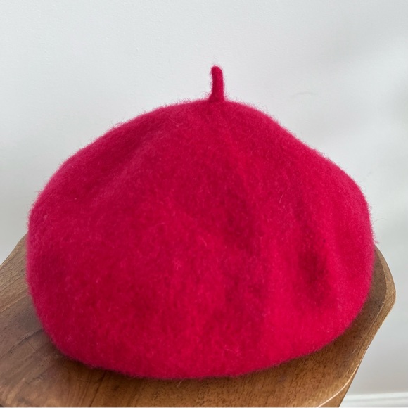 Vintage Classic Red Wool Beret. - Picture 6 of 7
